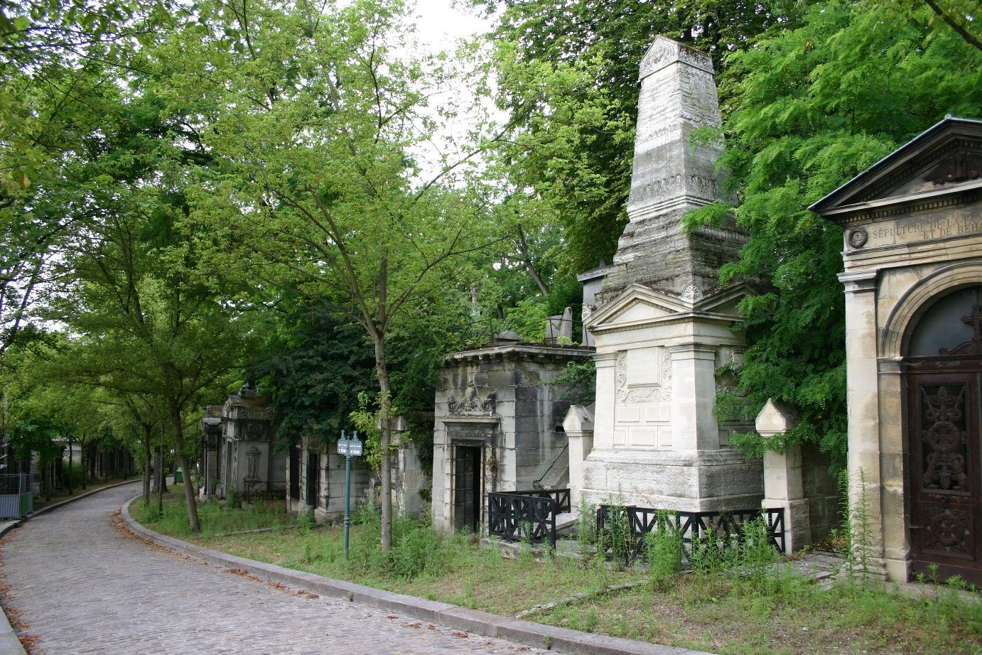Guillaume%20Dupuytren%27s%20tomb%2C%20Pere%20Lachaise%20Cemetery%2C%20Paris%20%282%29.JPG